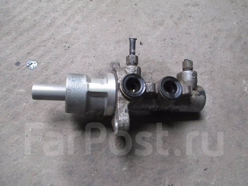 93743543 Главный тормозной цилиндр