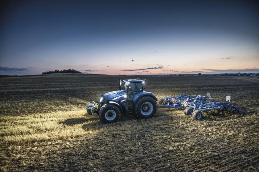 Трактор New Holland