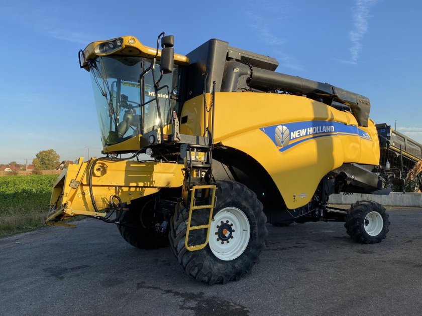 Комбайн Нью Холланд CR 9080
