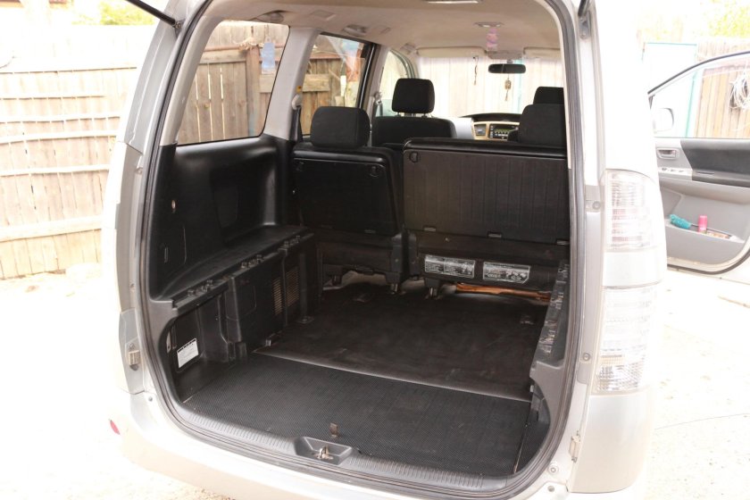 Тойота Вокси 2008 салон