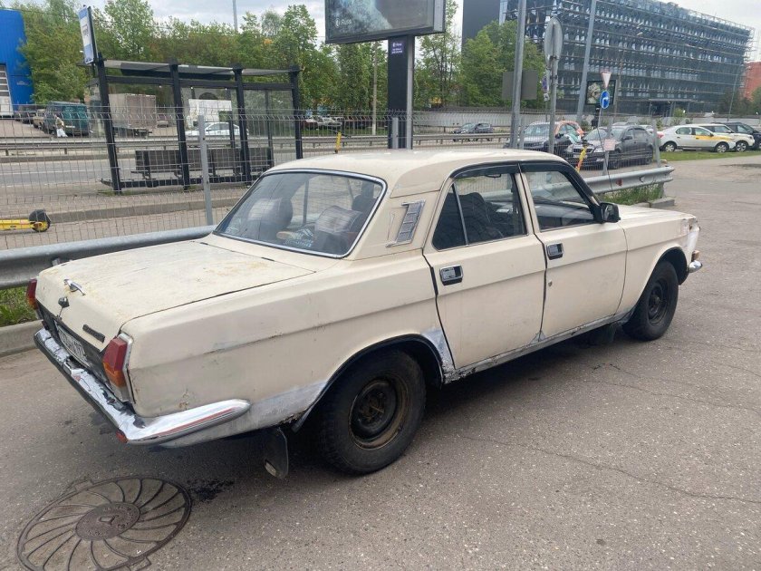 Волга газ 2410 бежевая