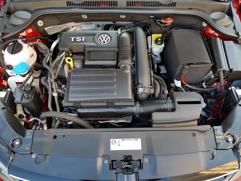 Подкапотка Фольксваген Джетта 6