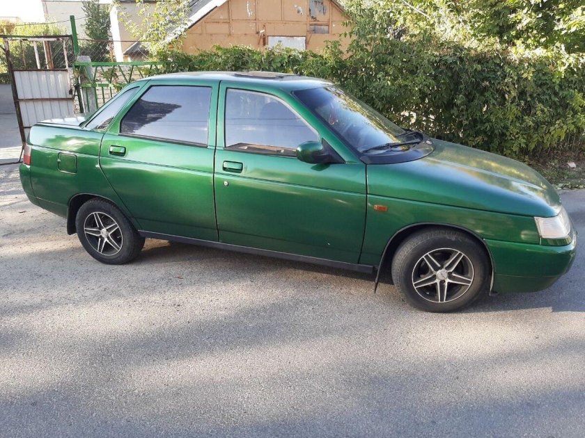 ВАЗ 21102 2000 зеленый
