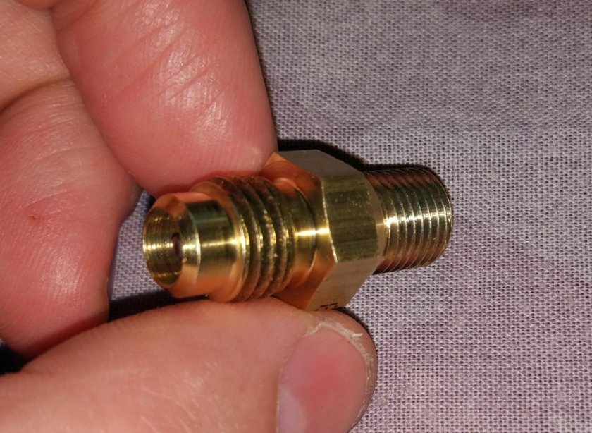 Штуцер для контроля давления топлива УАЗ Патриот