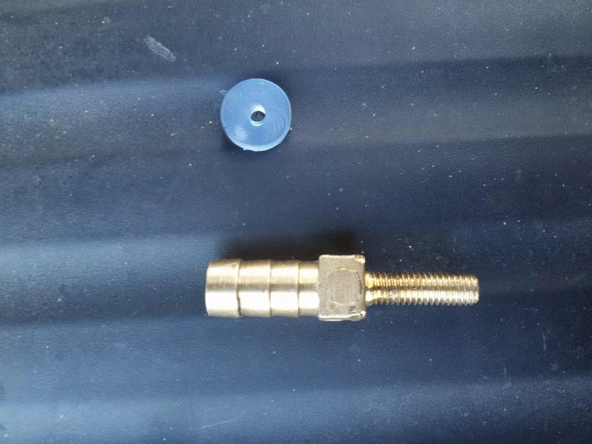 Штуцер радиатора Форд фокус 3