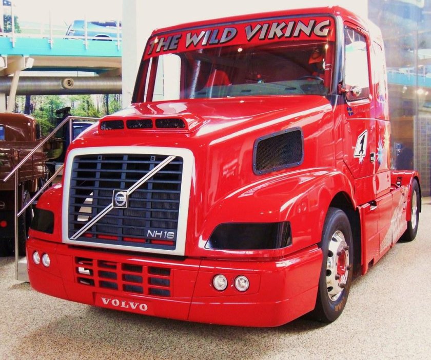 Вольво капотный тягач
