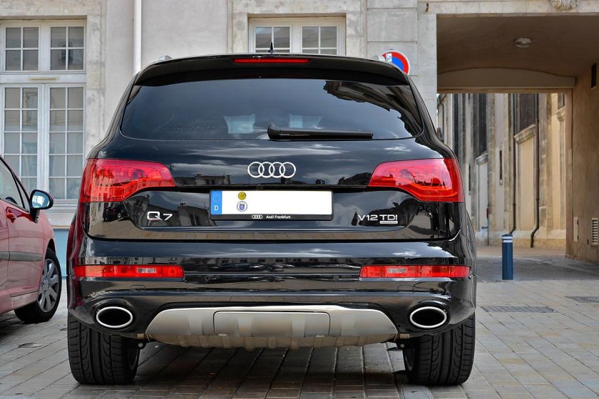 Ауди q7 зад