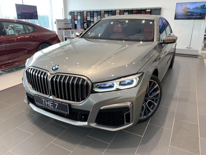 БМВ седан 2021