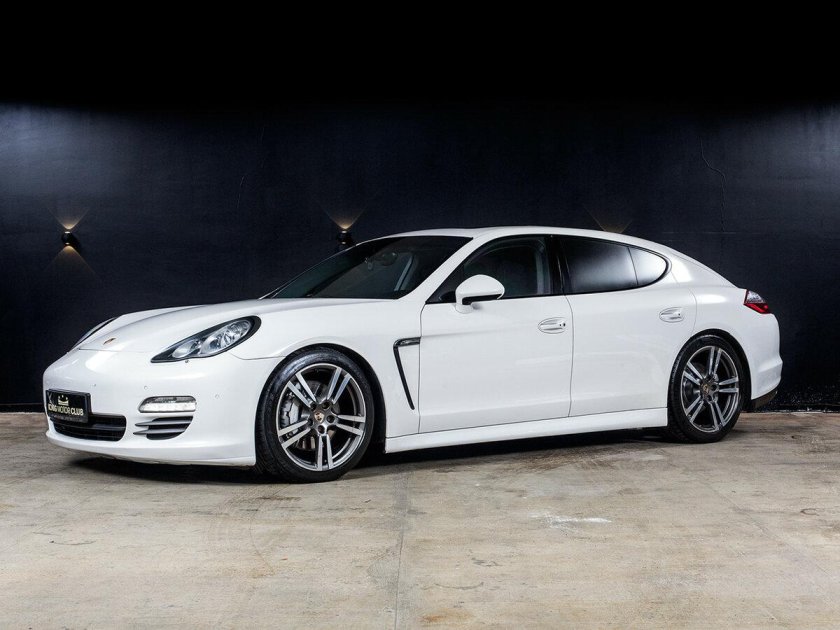 Порше Панамера белый