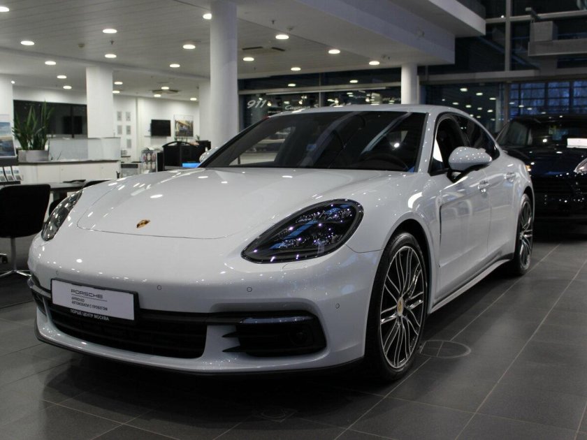 Porsche Panamera 2021