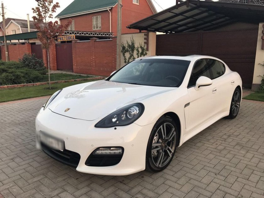 Порше панамера белая