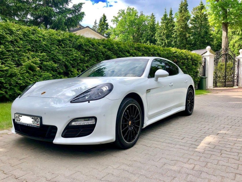 Porsche Panamera 4