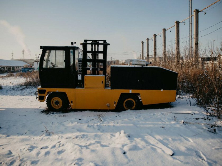 Боковой вилочный погрузчик