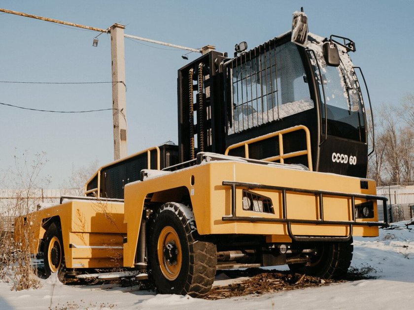 Боковой вилочный погрузчик