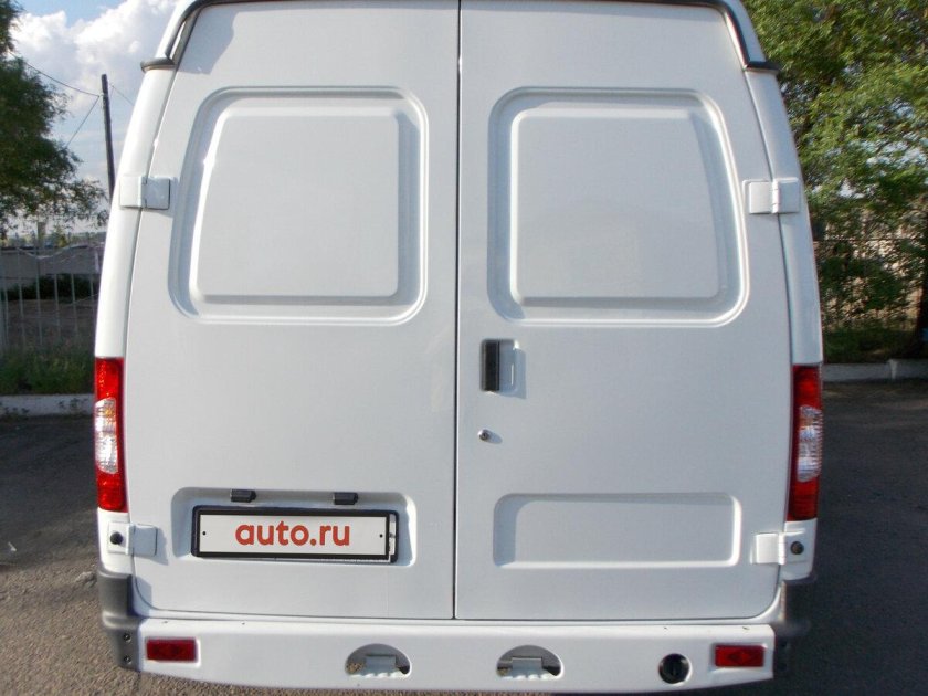 ГАЗ 2705 сзади