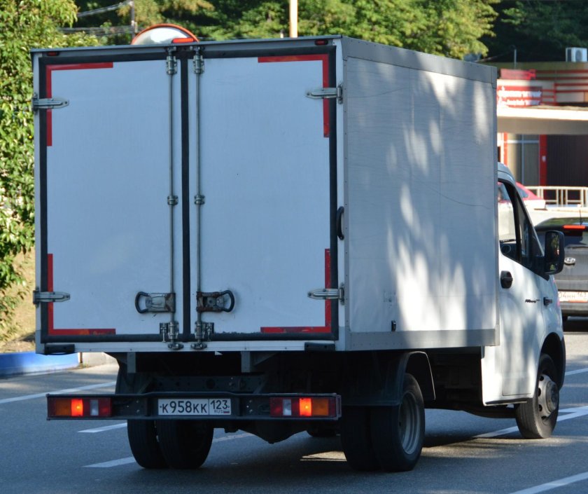 Газель Некст фургон сзади