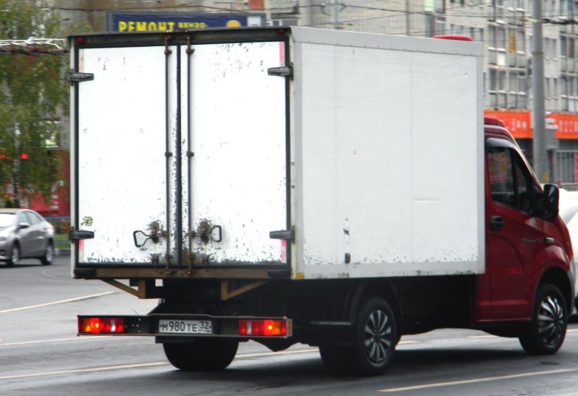 Газель Некст вид сзади