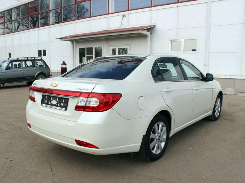 Шевроле Эпика 2012 белая