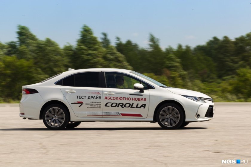 Тойота Королла и Лада Веста