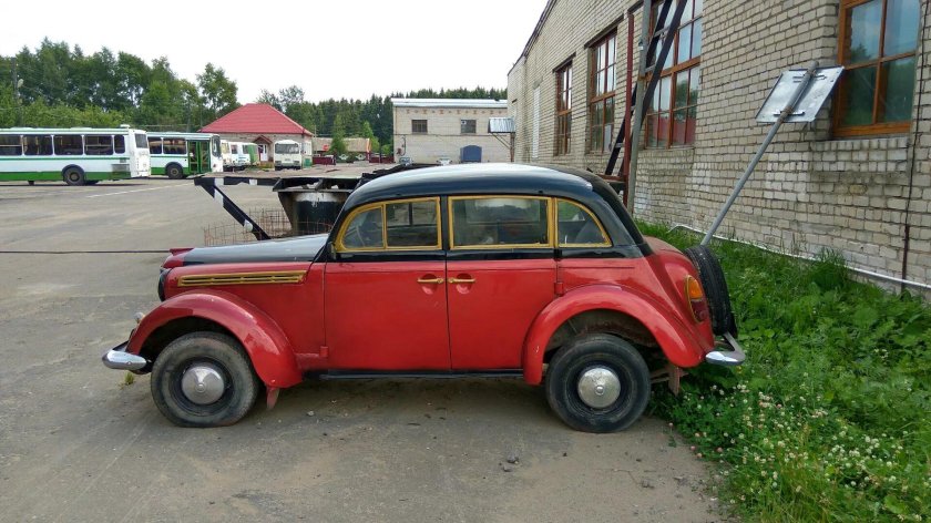 Москвич 400 красный