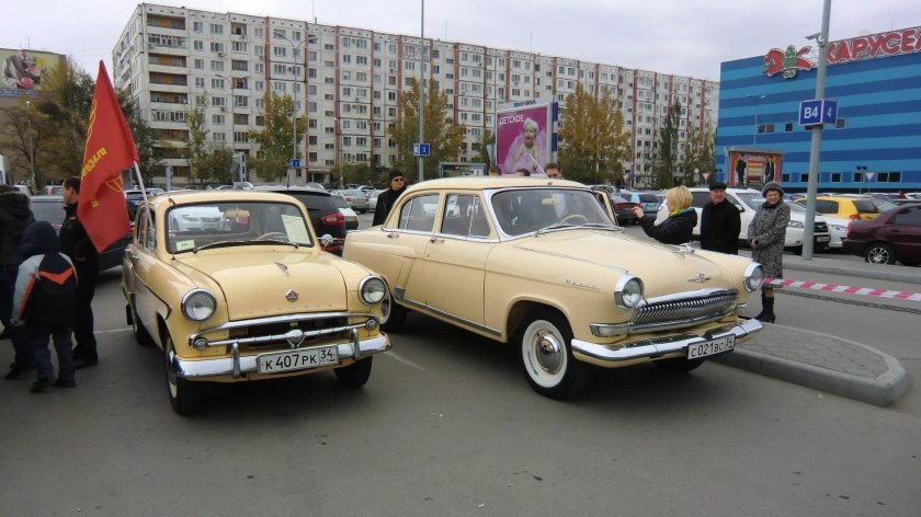 Москвич 402 и ГАЗ 21