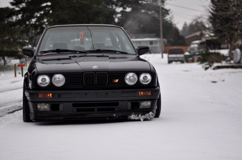 БМВ е30 черная