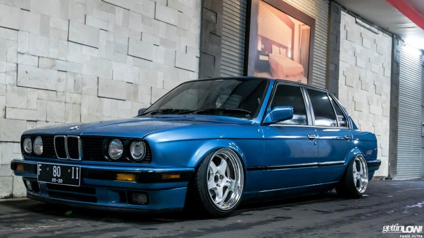 BMW 318 e30