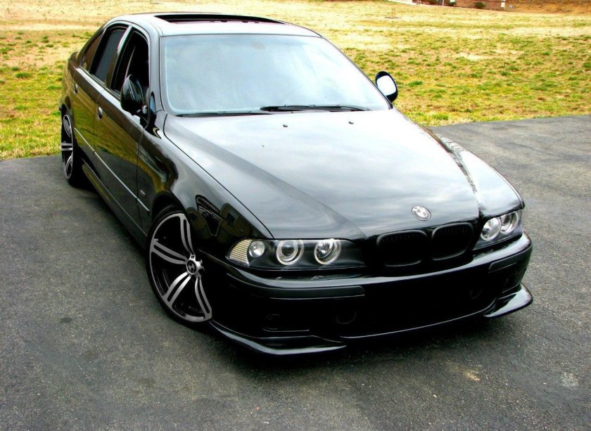 БМВ е39 черная