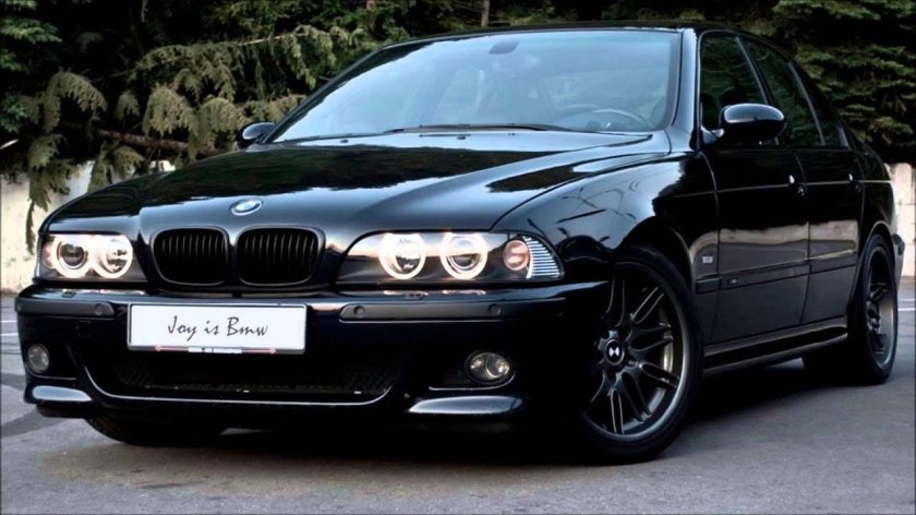 БМВ е39 черная