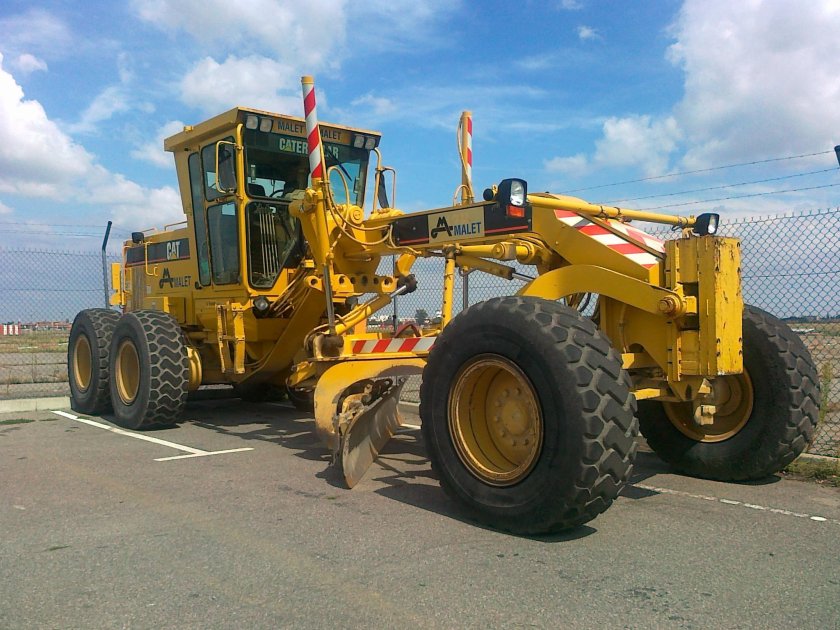 Автогрейдер Катерпиллер