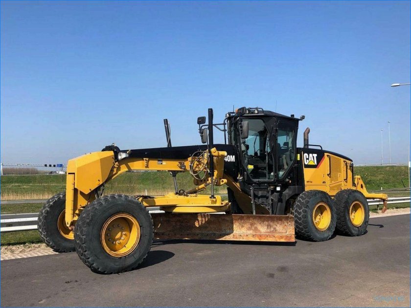 Грейдер Катерпиллер 140