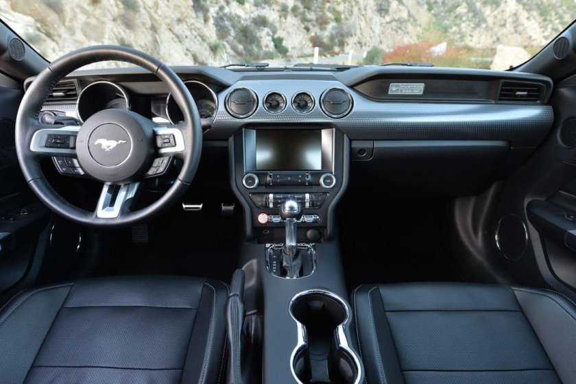 Форд Мустанг 2015 салон
