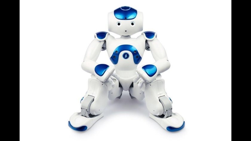 Робот на белом фоне
