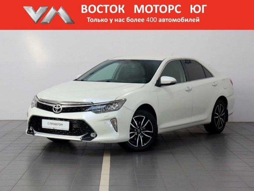 Тойота Камри 2017 белая