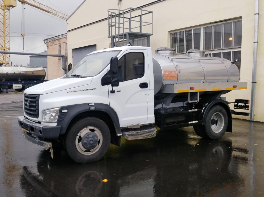 Газон Некст молоковоз