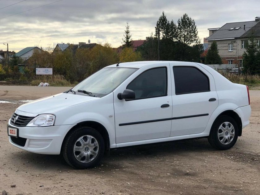 Рено Логан белый 2010