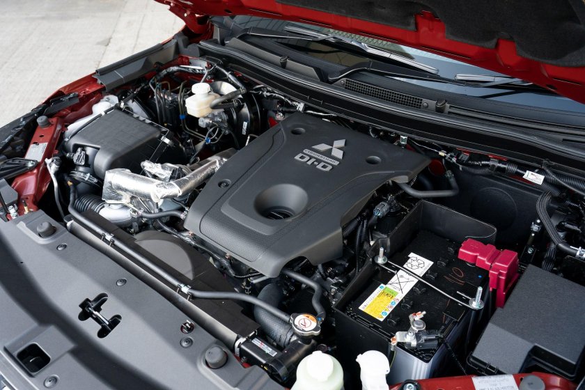Mitsubishi l200 подкапотное