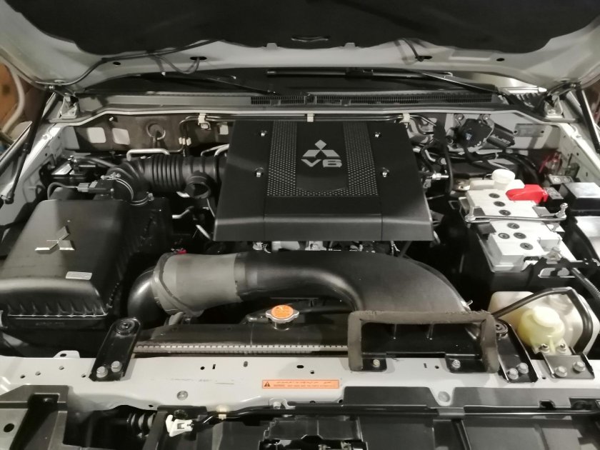 Двигатель Mitsubishi Pajero 3.0
