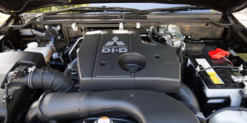 Митсубиси Паджеро спорт моторный отсек