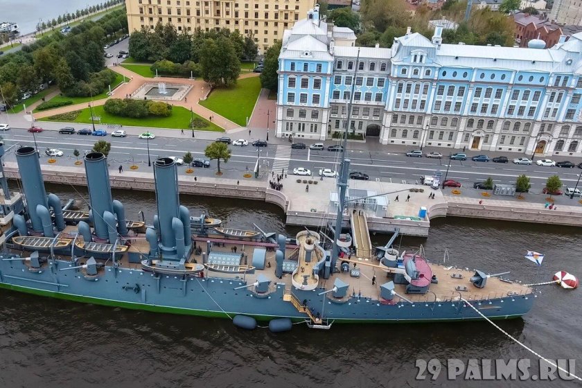 Гостиница напротив крейсера Аврора Санкт-Петербург