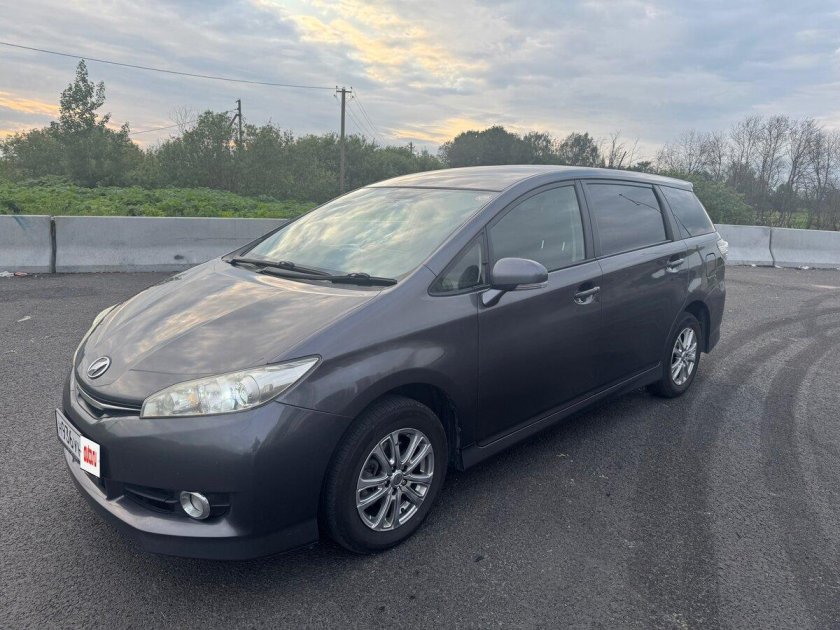 Тойота виш 2013