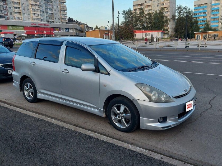 Тойота виш 2004 года