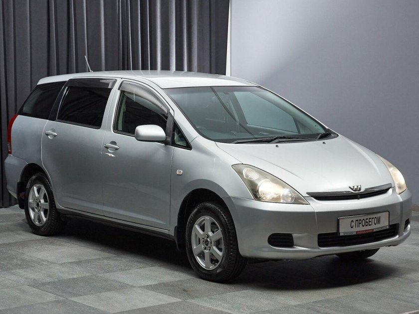 Тойота виш 2003 года