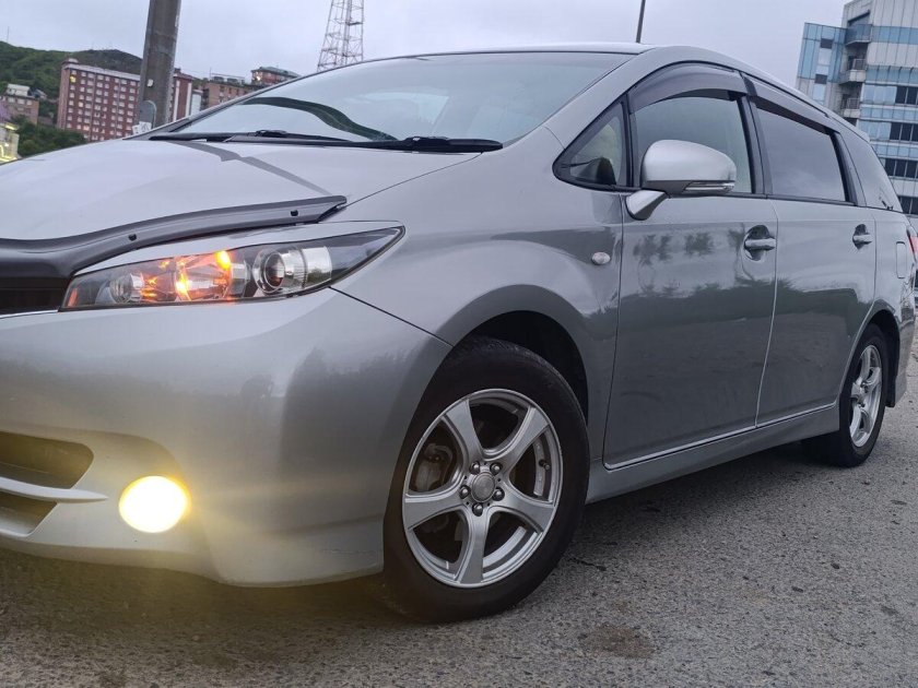 Тойота виш 2009 года