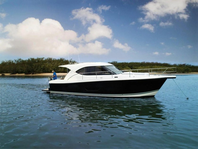 Катер Riviera 3600