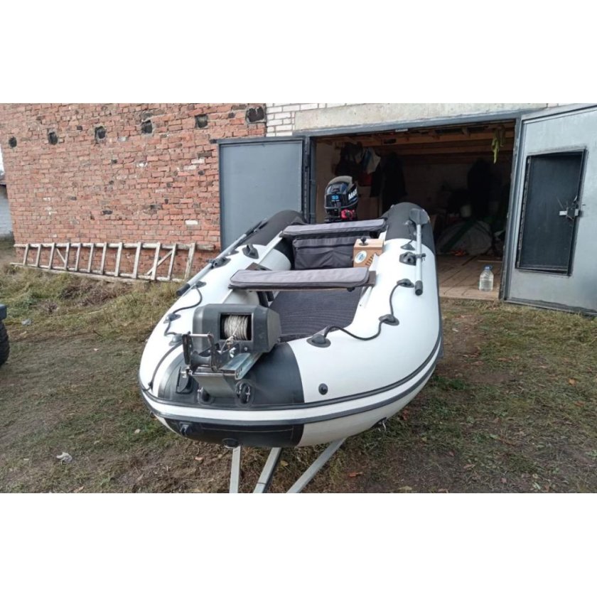 Лодка Ривьера 360