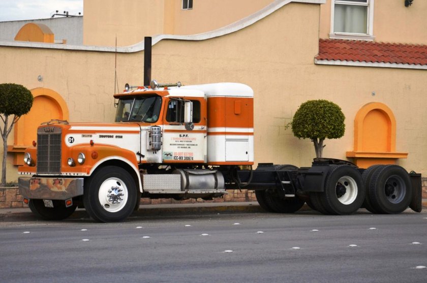 White Western Star 4964