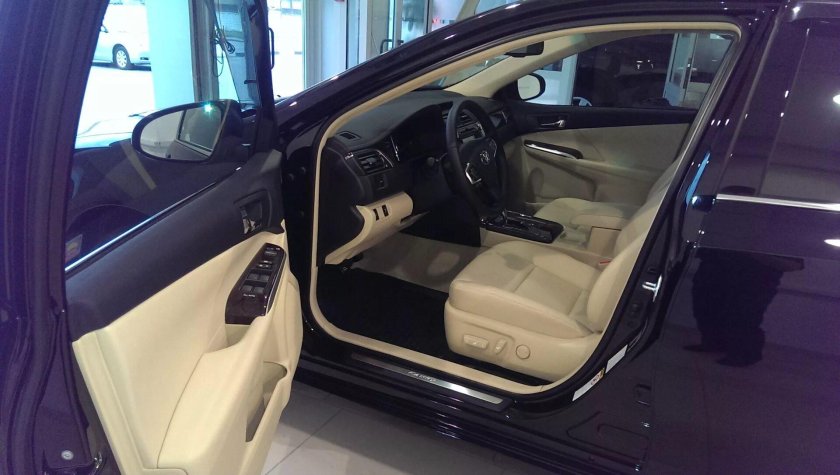 Тойота Камри 70 салон светлый