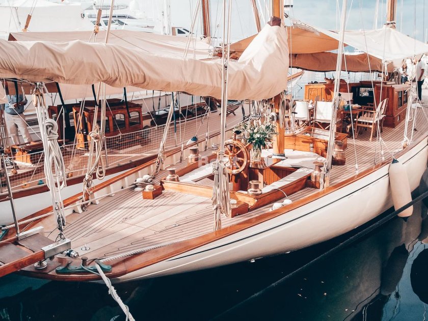 Парусная яхта Амель 60