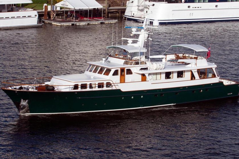 Водоизмещающая моторная яхта Calypso 750